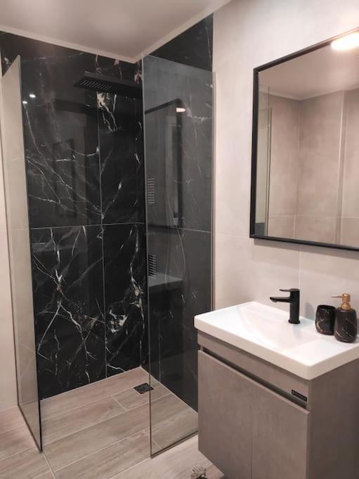 Ekati Apartament *